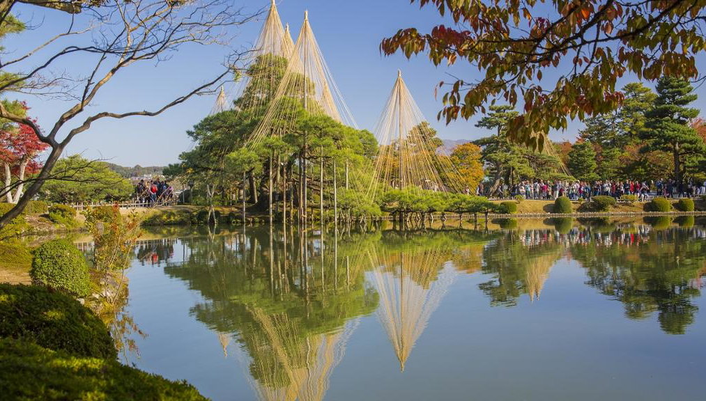 Discover Kanazawa: Nomura Residence, Kenrokuen Garden and Higashi Chaya-gai - Half-Day Tour - Photo 1